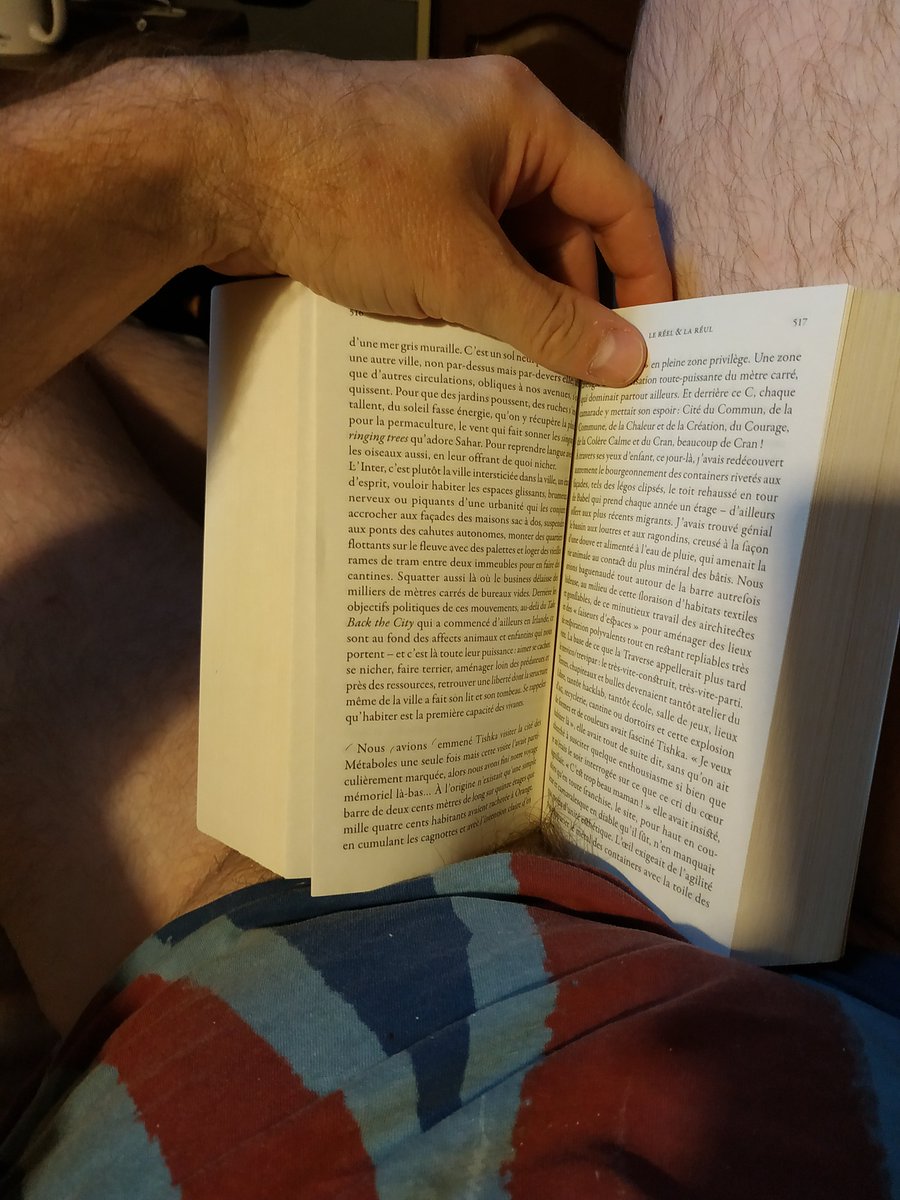 bearwaterfish's tweet photo. Je re-re-re-re-re-prends la lecture du roman SF  de Damasio "Les furtifs"😏 https://t.co/YlGnL5yxAH