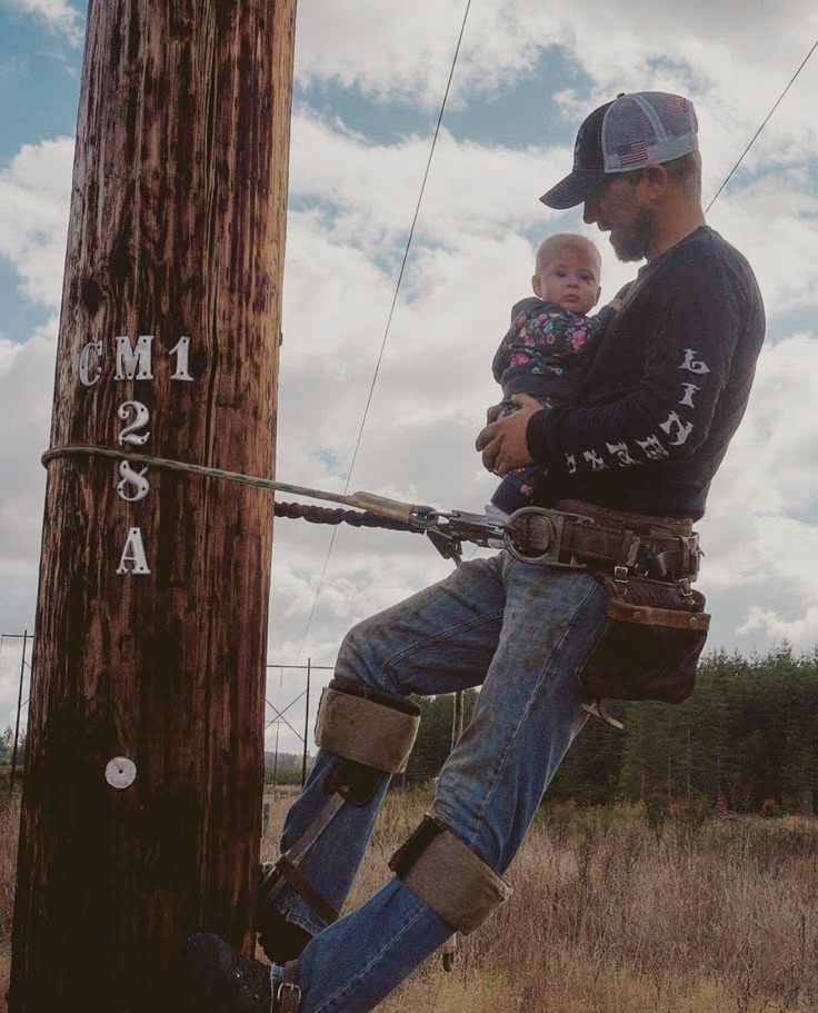 ACC_National's tweet photo. If your lights are on, thank a lineman. https://t.co/kPgpdqB4tC