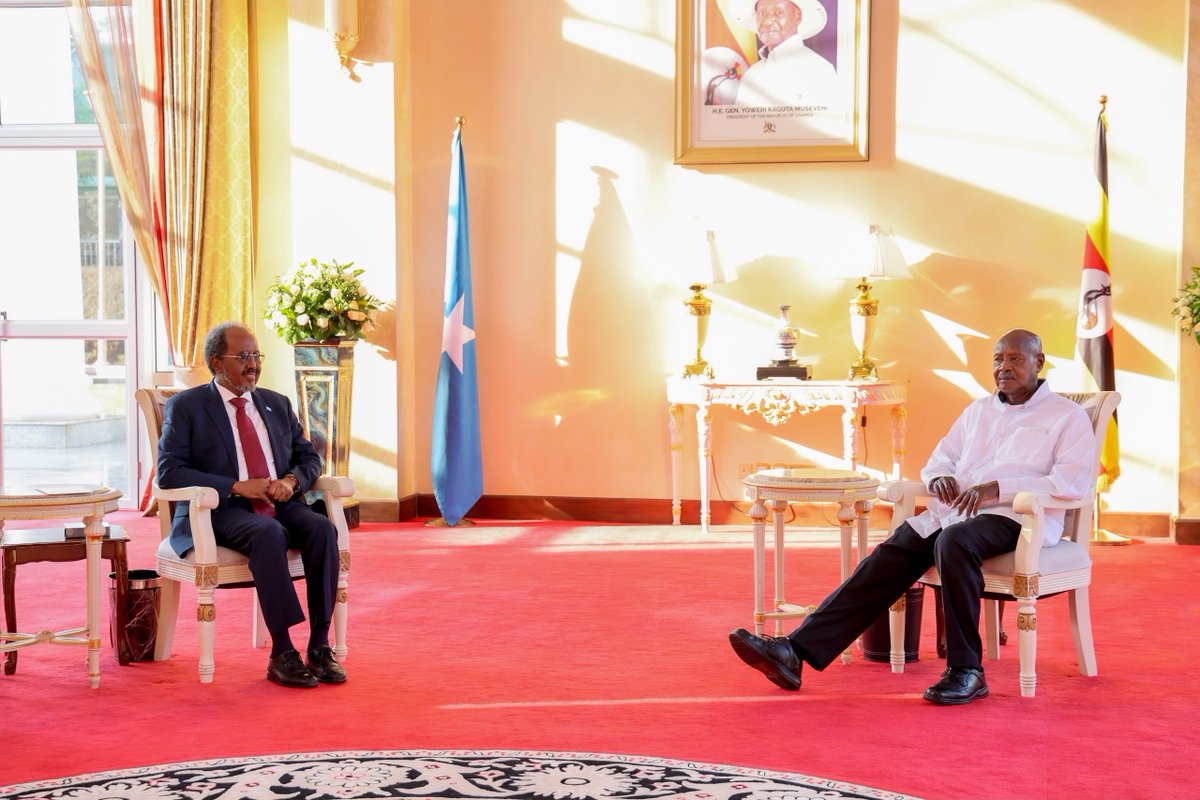 TheVillaSomalia's tweet photo. H.E. President @HassanSMohamud held talks with H.E. President @KagutaMuseveni at State House Entebbe, Kampala.

The two leaders discussed strengthening Somalia–Uganda bilateral relations in key areas, including security cooperation, and regional peace and development.

They also exchanged views ahead of tomorrow’s AUSSOM Troop Contributing Countries Summit, reaffirming their shared commitment to advancing Somalia’s security, stability and state-building efforts.
