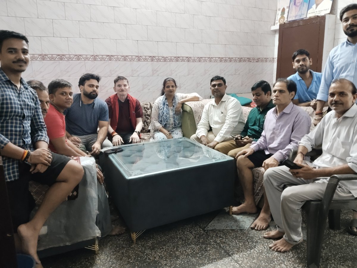 RakeshPandey027's tweet photo. कल #संत_शिरोमणि_गुरु_रविदास_जी_महाराज_की_650 वीं जन्म जयंती के अवसर सीलमपुर मंडल के शास्त्री पार्क क्षेत्र की गली नंबर 5 सत्यनारायण मंदिर मे मंडल अध्यक्ष त्रिदेवों एवं क्षेत्र वासियों  के साथ मिलकर दीपोत्सव एवं पुष्पांजलि  कार्यक्रम किया गया @BJP4Delhi @BJP4India @narendramodi https://t.co/Qzt81tHjDw