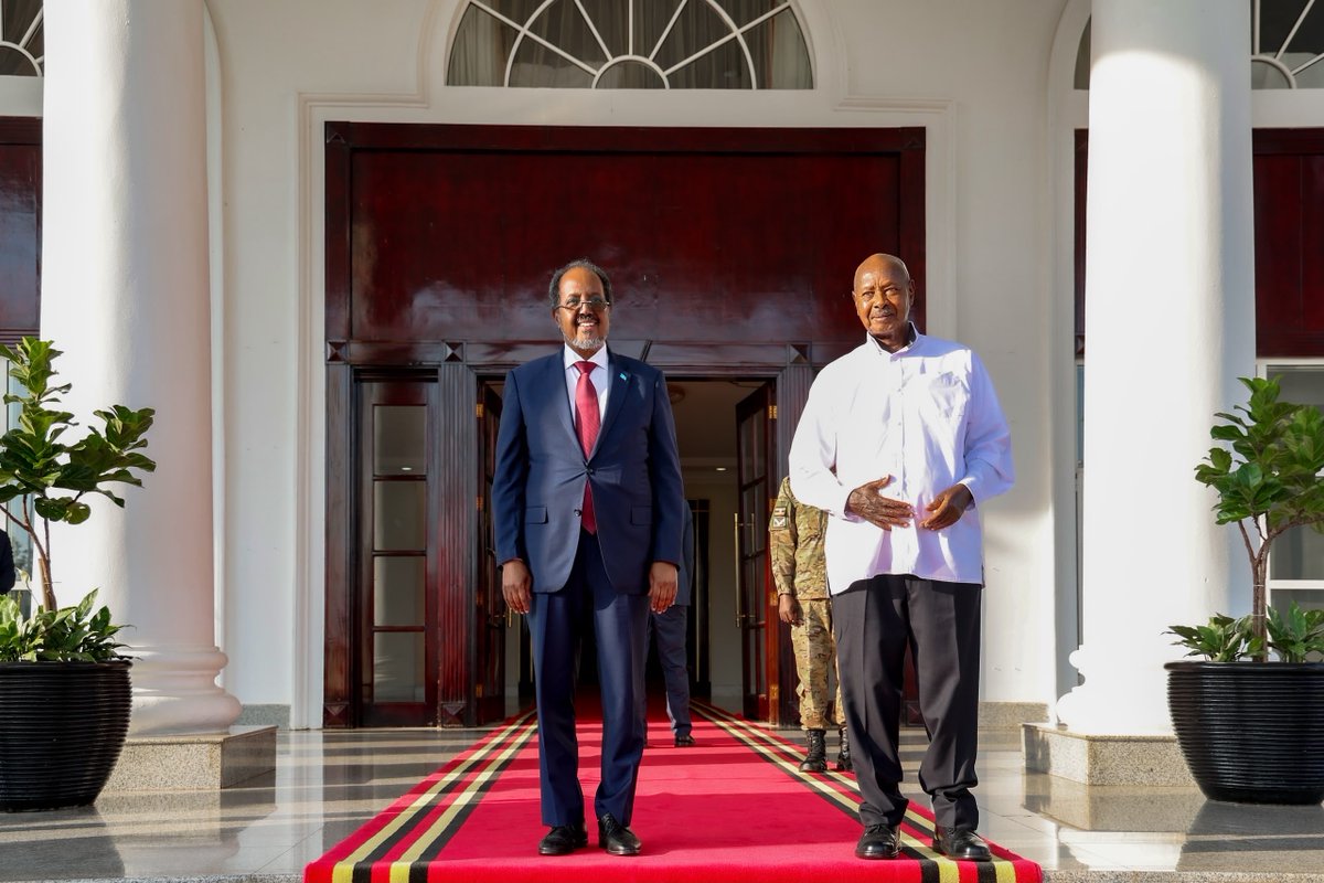 TheVillaSomalia's tweet photo. H.E. President @HassanSMohamud held talks with H.E. President @KagutaMuseveni at State House Entebbe, Kampala.

The two leaders discussed strengthening Somalia–Uganda bilateral relations in key areas, including security cooperation, and regional peace and development.

They also exchanged views ahead of tomorrow’s AUSSOM Troop Contributing Countries Summit, reaffirming their shared commitment to advancing Somalia’s security, stability and state-building efforts.