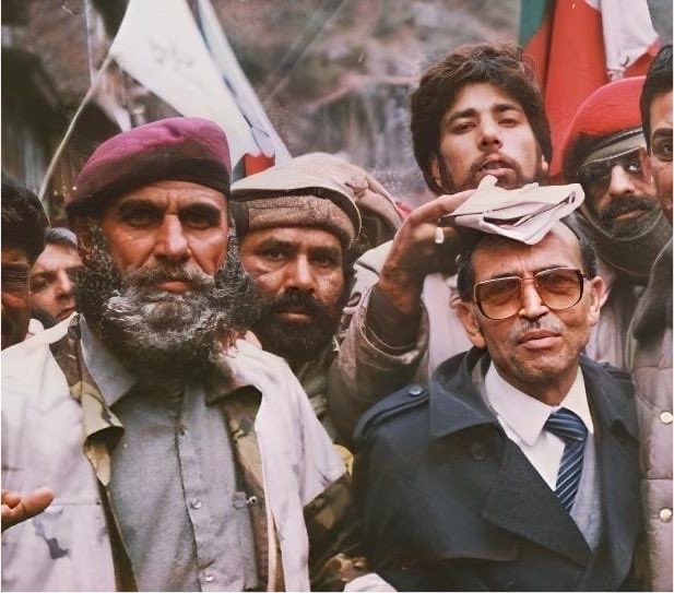 iamsardarsohaib's tweet photo. Commander Farooq Khan, a long-time companion of Amanullah Khan and Yasin Malik, was critically injured by Pakistani forces in Rawalakot two days ago.
He succumbed to the severity of his wounds and was martyred. His lifelong struggle and sacrifice will never be forgotten.
In the first picture, he can be seen with Yasser Arafat.
#RightsMovementAJK