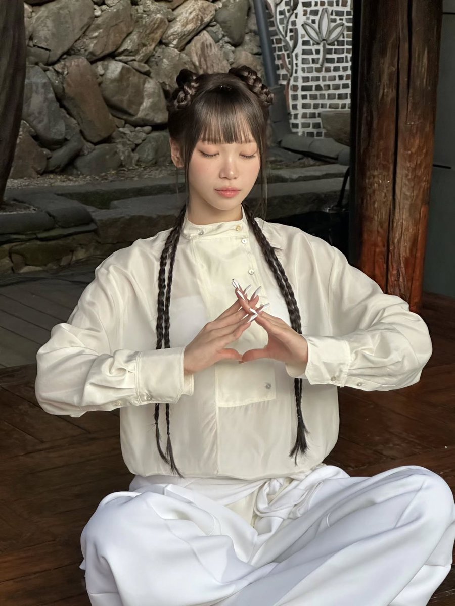 CCHHAAEE81's tweet photo. Every effort you put on stage touches fans deeply, Chaewon, wish your life be filled with warm companions and sweet unexpected surprises.

TIME TO CELEBRATE CHAEWON
#TimeToChaelebrate
#여름의인트로_김채원 https://t.co/NfVEwF26KQ