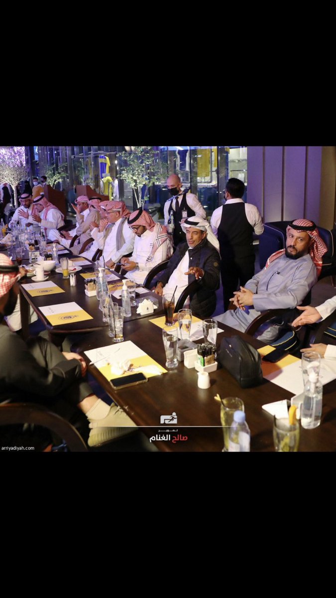 OliiiiiiIO's tweet photo. @samialqorashi @k501l هوه ولا مش هوه 🥧 😂 https://t.co/kyBCpu9ElJ