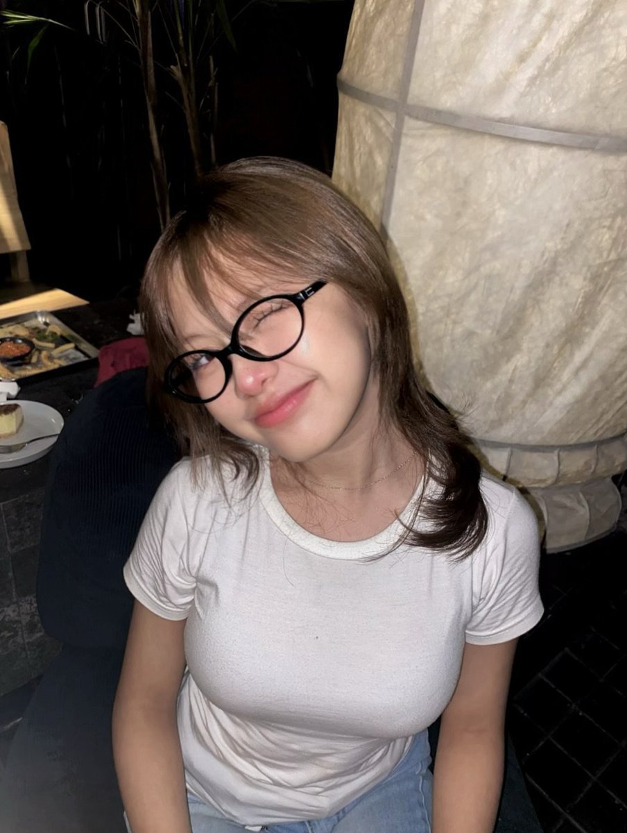 tsmTHIAGO's tweet photo. hello... available yah 
rate rules by wa 

#openbosemarang
#availsemarang
#bosemarang https://t.co/CiucOMVieV