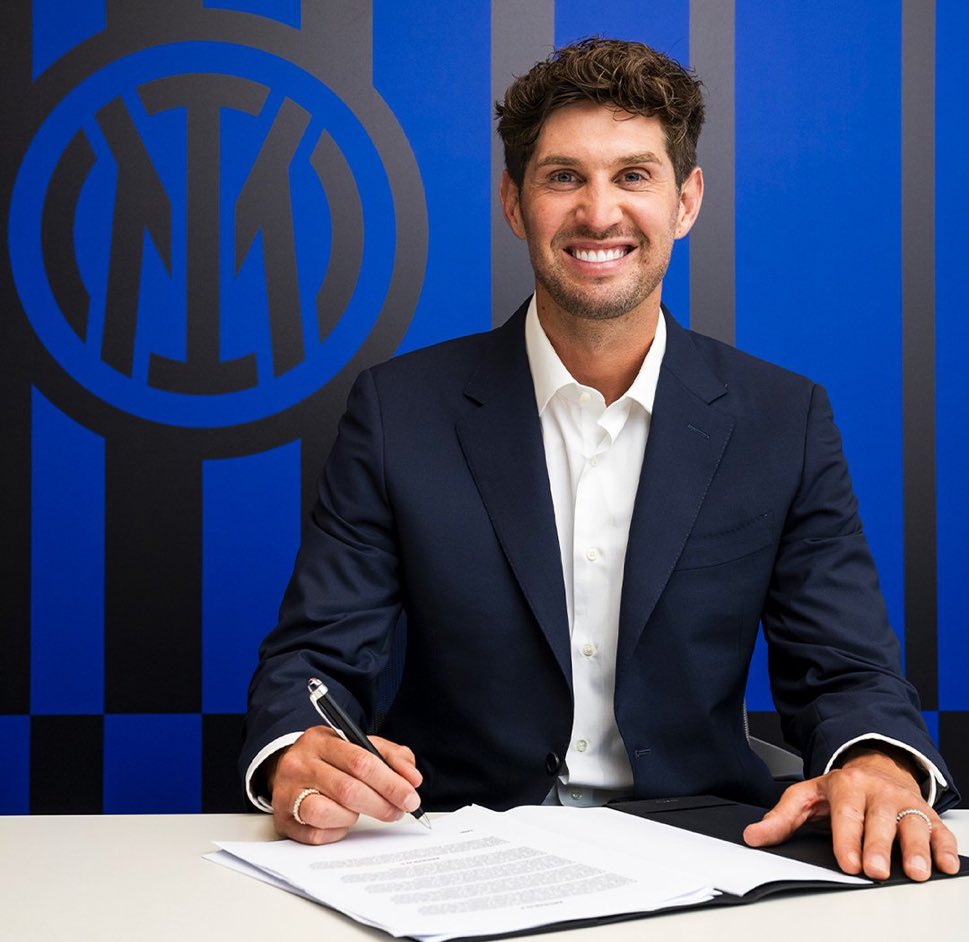 FCIM_World's tweet photo. رسمياً: جون ستونز يوقع عقده مع إنتر ✍️✅⚫️🔵 https://t.co/cUqqPlrVlJ