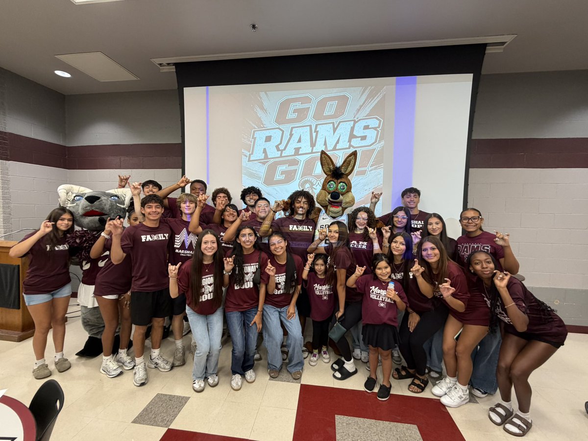 MrsCoachMojica's tweet photo. Today our @NISDMarshall &amp; @NISDMarshallLMS student athletes helped with Freshman Kickoff! It was a success &amp; we had a special guest join us! The @spurscoyote !!! #RamPride #RamFamily #GoSpursGo https://t.co/0wqTc4EBmZ