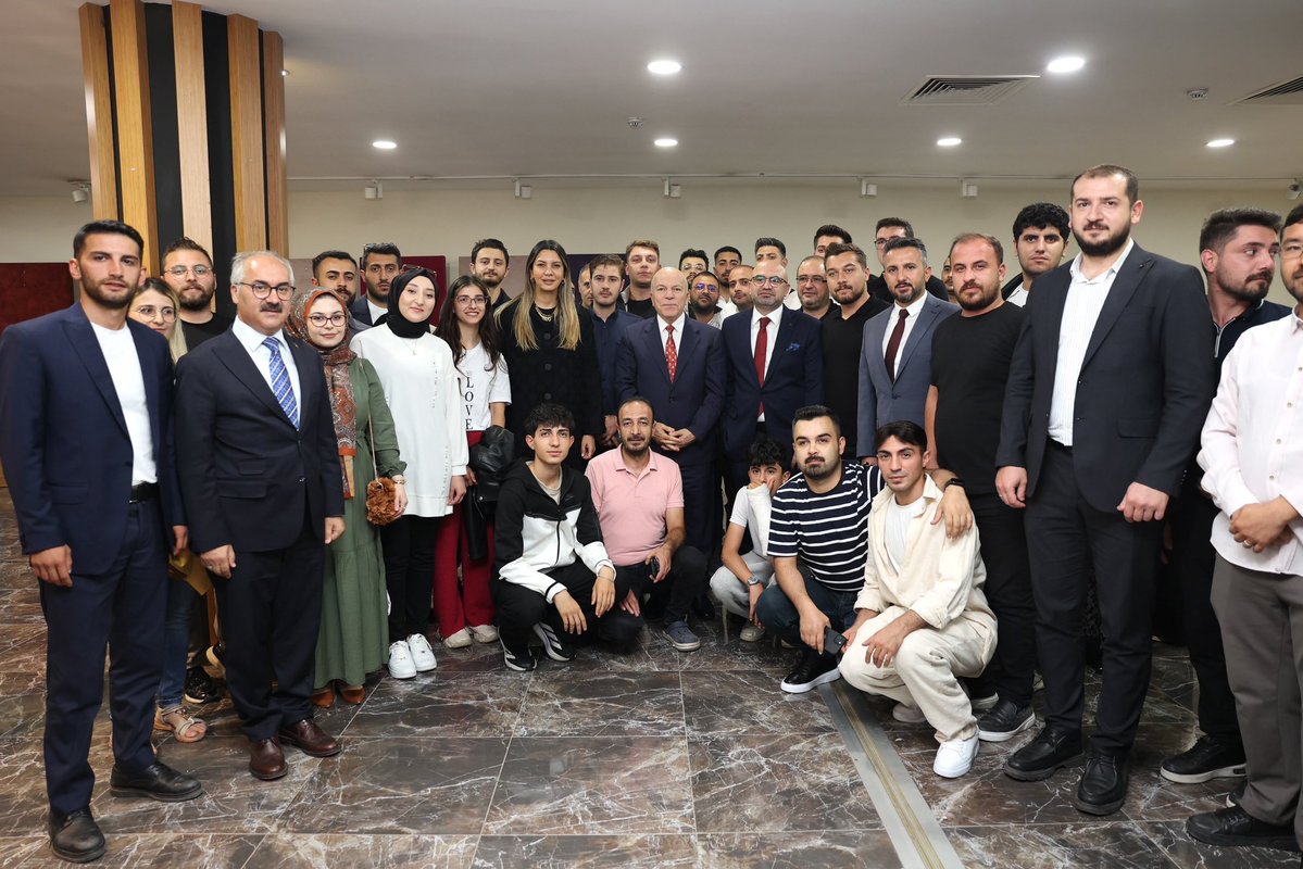 mehmetsekmen's tweet photo. Cumhurbaşkanlığı Sosyal ve Gençlik Politikaları Kurulu Üyemiz Tarkan Zengin’in moderatörlüğünde, Gazeteci Fulya Öztürk ve CNN Türk Haber Koordinatörü İdris Arıkan’ın katılımlarıyla gerçekleştirilen “Yükselen Güç Türkiye” programına iştirak ettik.

Programın düzenlenmesinde emeği geçen herkese teşekkür ediyor, bu güzel buluşmanın hayırlara vesile olmasını temenni ediyorum.