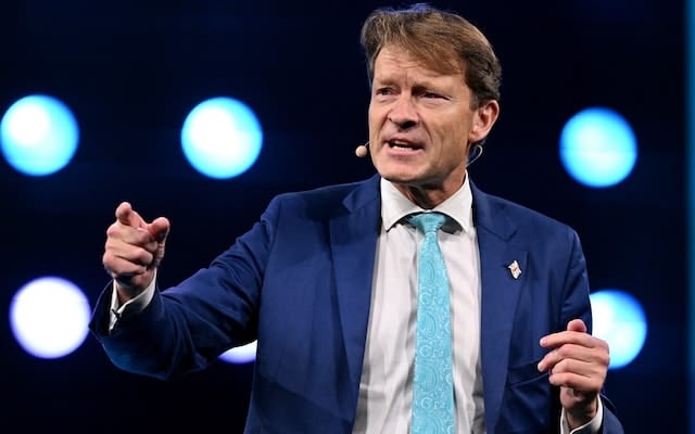 ElonVisionih's tweet photo. 🇬🇧 Richard Tice has become one of the UK's most talked-about political voices, often calling for tougher immigration policies, lower taxes, and government reform.

Do you think Richard Tice is the right leader to bring change to Britain? 🤔👇

A. Yes 🇬🇧
B. No https://t.co/uih5FAvA9O