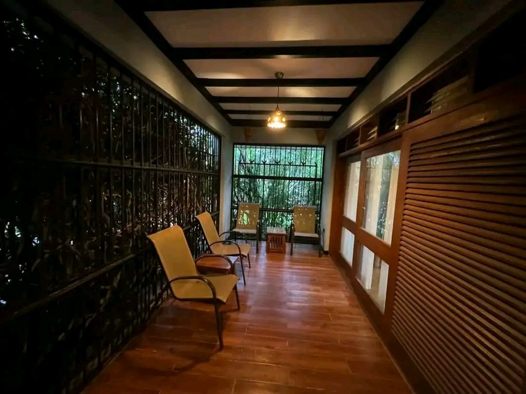 GaguLtd's tweet photo. House for sale!!

Location:#Muyenga - Kampala 

#4bedrooms 

Asking Price- $395,000USD 

Spacious bungalow on a #30decimals plot 

Needs some upgrades and renovations

Contact:+256776061555

Follow Gagu Engineering U ltd for more updates on real estates and construction https://t.co/YziB5C6BbJ