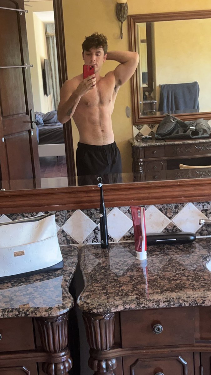 BryceHall's tweet photo. Damn I used to be diced 🥹 https://t.co/VibeNE0LkX