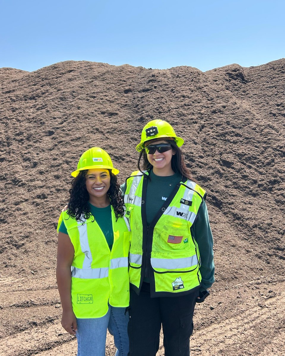 WM_SoCal's tweet photo. 🌱 Joana and Dulce are helping keep organics clean in Tulare! Remember: green carts are for food scraps and yard trimmings—not trash. ♻️
#WMSoCal #Organics #SB1383 #Compost #Mulch https://t.co/DJAA3DRrna