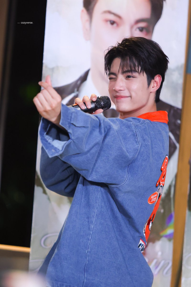 cozyverse_'s tweet photo. ยัยเด้กแจกจุ๊บพุดตานไม่หยุดเลย 🫰🏻😘

EFM FANDOM WITH INNONGSA
#ongsacelcius #InnOngsa 
#InnOngsaxFANDOMFANFIC https://t.co/GwAsMv7OFJ