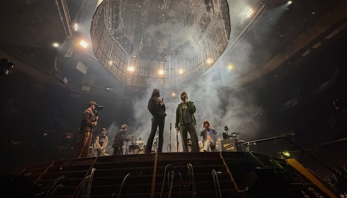 JennieDCGallery's tweet photo. 260731 #JENNIE IG Update

thank you for having me tame impala in boston 🌹 such a special moment performing dracula together. Love you Kevin xx https://t.co/MaklYHJrw3