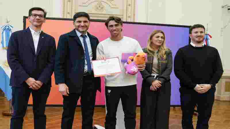 VozdeRosario's tweet photo. Pullaro(@maxipullaro) reconoció a Los Leones como embajadores de los Juegos Suramericanos #SantaFe 2026
⬇️
https://t.co/mSjUnJCsvx https://t.co/KnWzK02V0Q