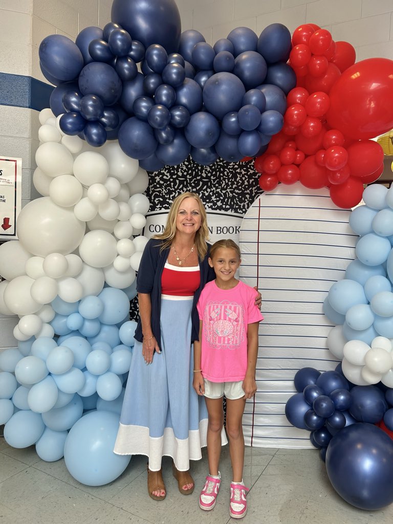 acparker12's tweet photo. 5️⃣th grade is here! #TimeFlies #SaveTheDay #TeamDCS https://t.co/A5KTqeu2QA