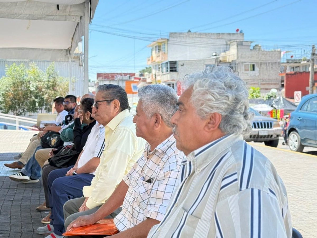 ISSSTE_Veracruz's tweet photo. 🚐💙 El #ISSSTEVeracruz puso en marcha el Programa de Módulos Itinerantes de Prestaciones, acercando orientación y trámites sobre afiliación, vigencia de derechos y créditos, además de promover el bienestar emocional con la conferencia "Mis emociones también necesitan cuidado". https://t.co/UQITfDv50e
