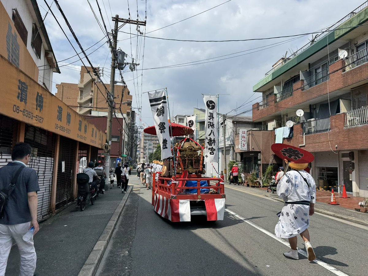 29Ryo's tweet photo. 長柄八幡宮夏祭り　

川挟んでお隣、毛馬町の淀川神社は夏祭りは開催されていましたが、太鼓の巡行は猛暑の為昨年くらいから秋祭りの巡行になったそうです。

大阪の祭りも暑さの影響で夏祭りから秋祭りに変わるところが増えていきていますね。 https://t.co/Ndt5mY4KLi