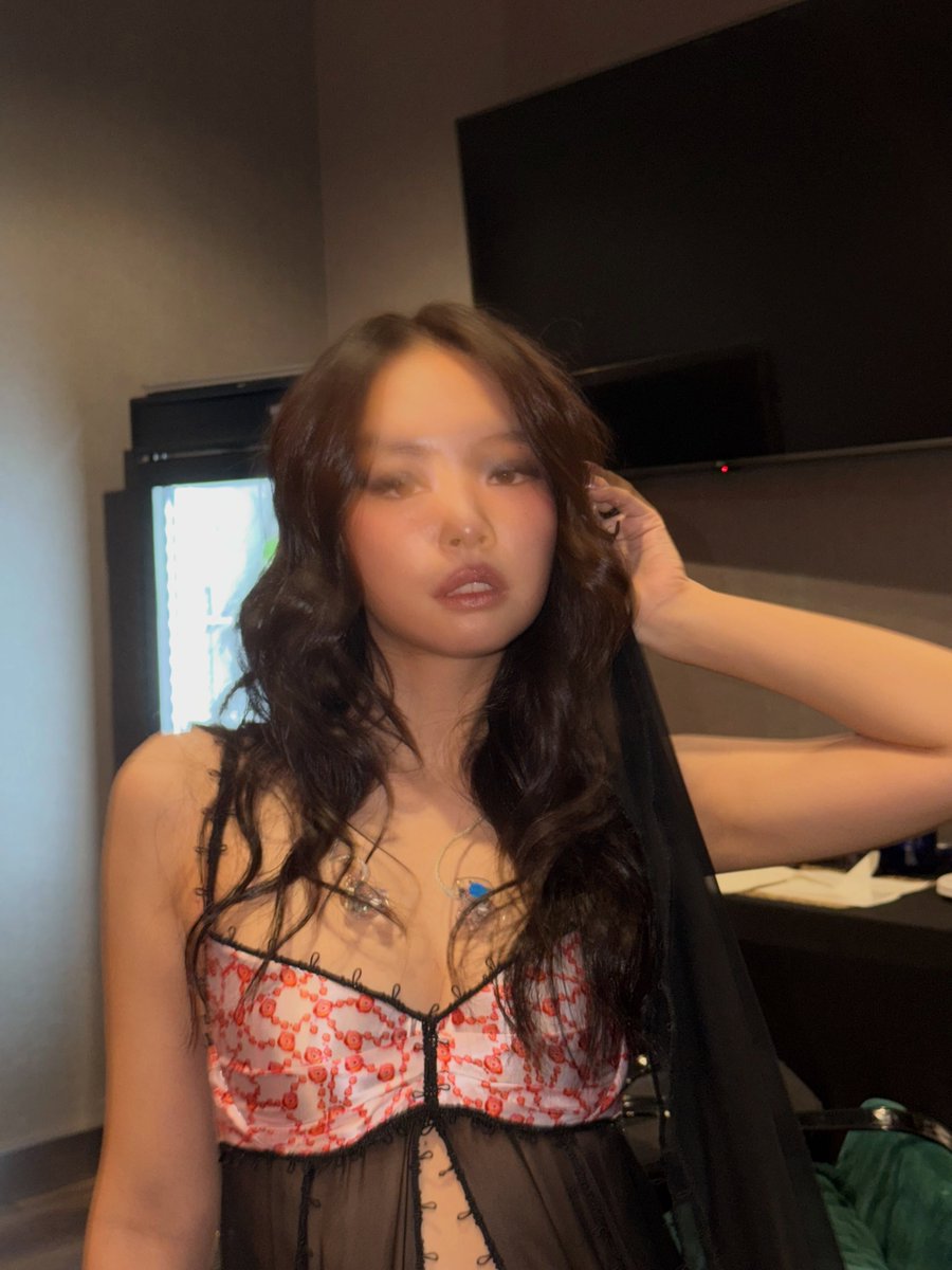 JennieDCGallery's tweet photo. 260731 #JENNIE IG Update (2)

💕 https://t.co/v8dR8w6GDA
