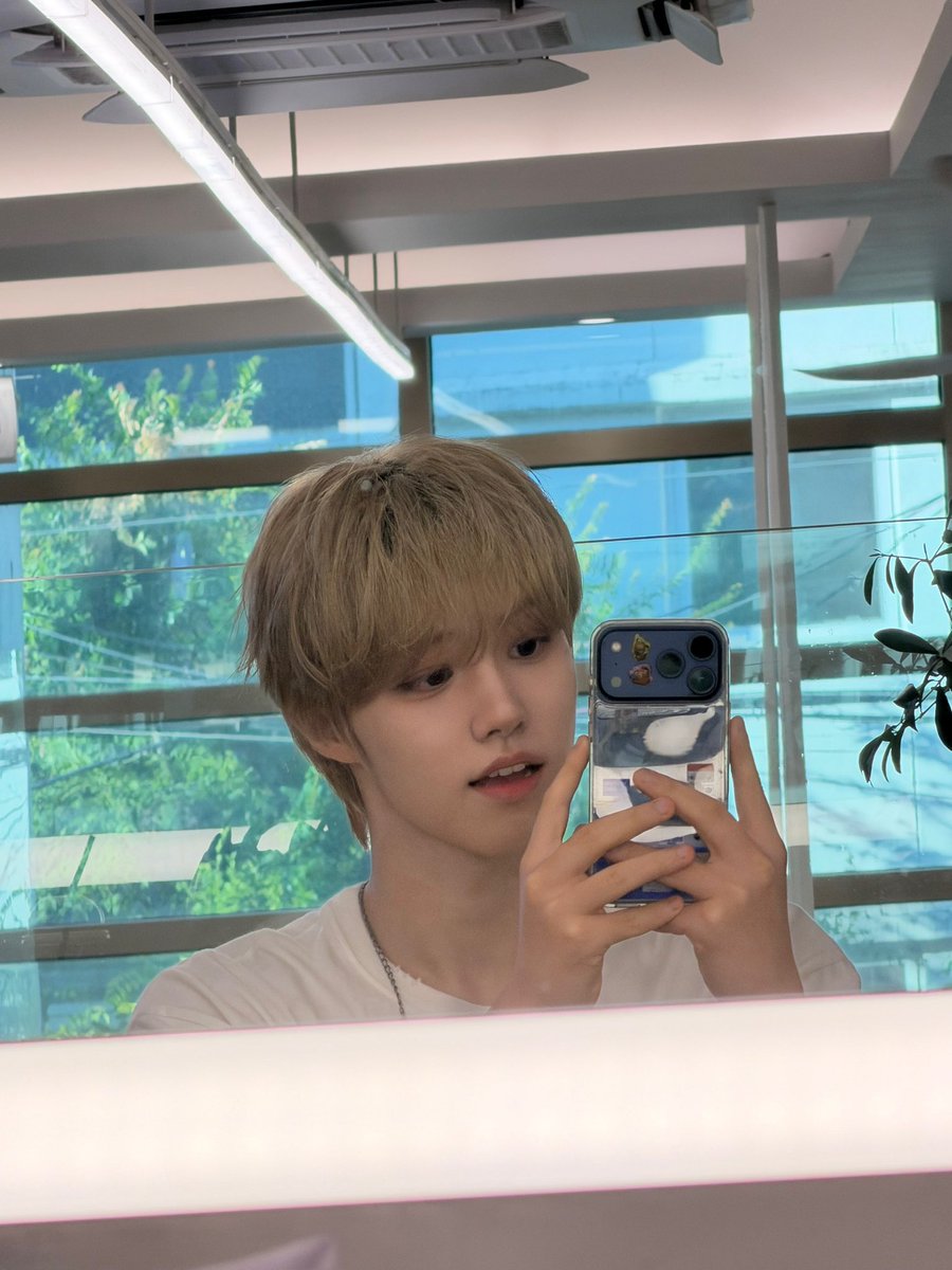 AHOFonWeverse's tweet photo. 260731 | 01:37 KST
💌 from 🐯

🐯: Aww, I feel like we didn't get to talk much today ㅠㅠ
🐯: I had some things I needed to do at work...
🐯: You worked really, really hard today too. I love you so much 🫶
🐯: You know that, right??
🐯: It's getting late, so I should stop messaging you now~
🐯: Don't want to...?
🐯: No~ You have things you need to do tomorrow
🐯: [PHOTOS]
🐯: Sleep well and have sweet dreams 😪
🐯: I should dream about Y/N!
🐯: I love you ❣️