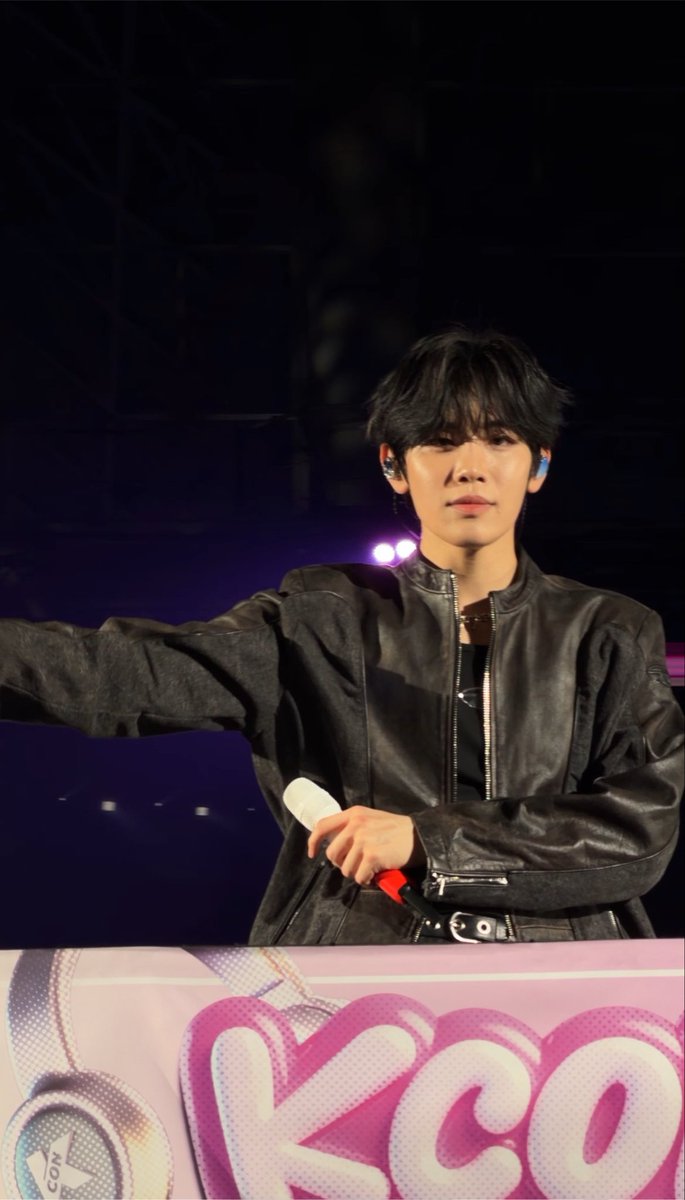 trd__2350's tweet photo. KCON2026💛
トロッコ目線くれてうれしーーーー💛💛 https://t.co/SuMRfUl21u