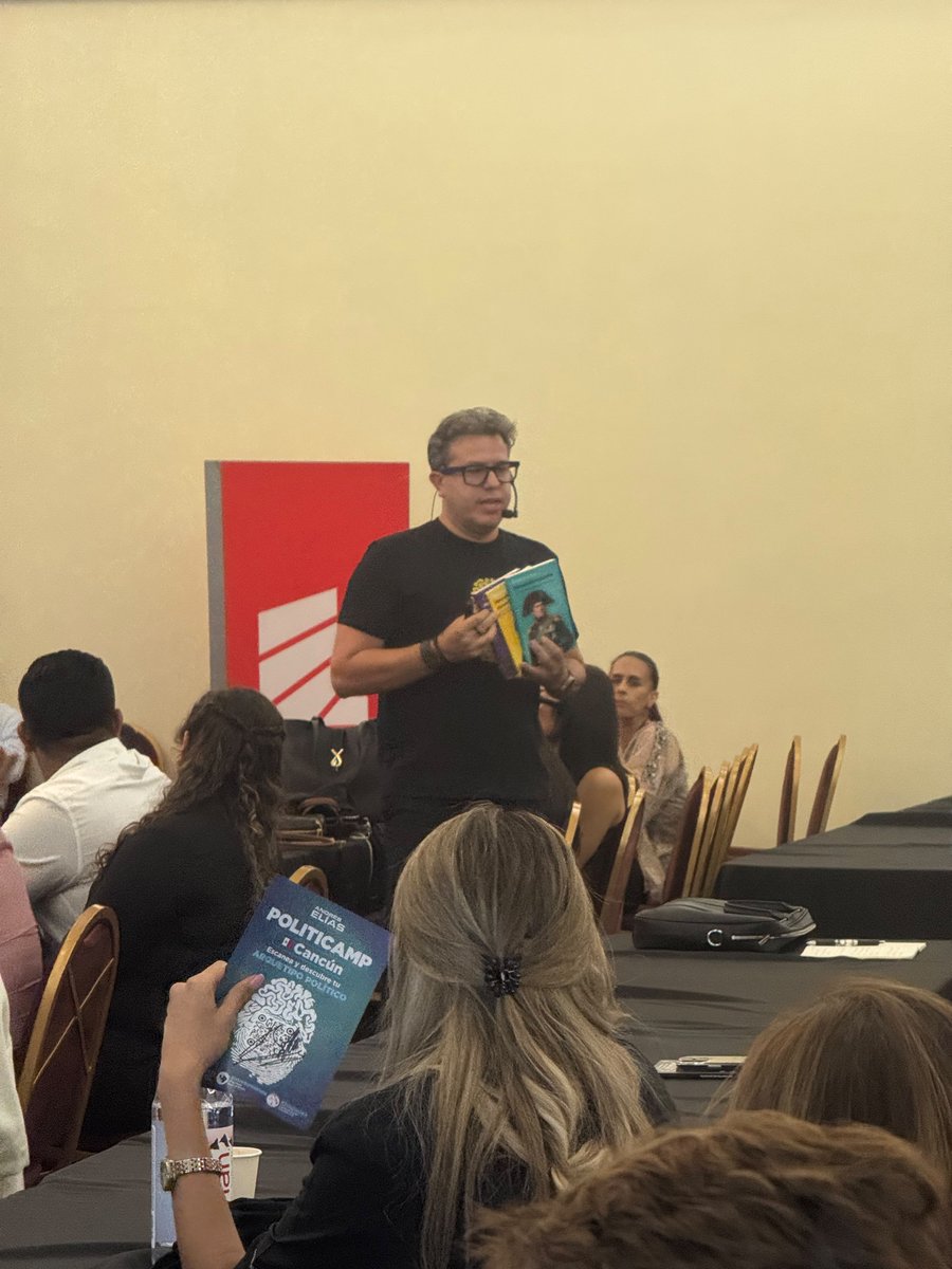 PolitologosD's tweet photo. 🗣️ "En el día a día, la comunicación es mucho más sencilla."

— @andreseliascom

#CongresoCR 🇨🇷

@CumbreCP @CumbreOnline https://t.co/8M8UrRsBKL