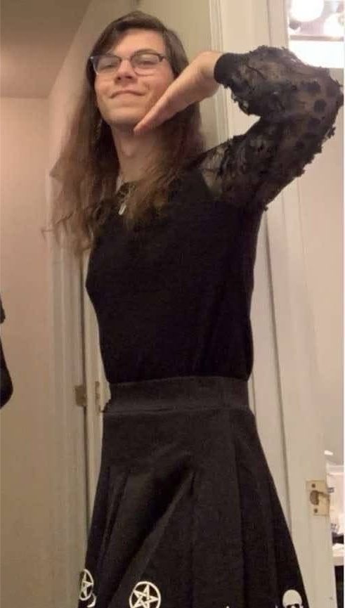 libsoftiktok's tweet photo. OMG

This is apparently a new “nonbinary” teacher at Middle Creek Elementary School in NC

Students reportedly have to call him Ms

You can contact the principal here: sstephens4@wcpss.net https://t.co/eTH76xfrLA