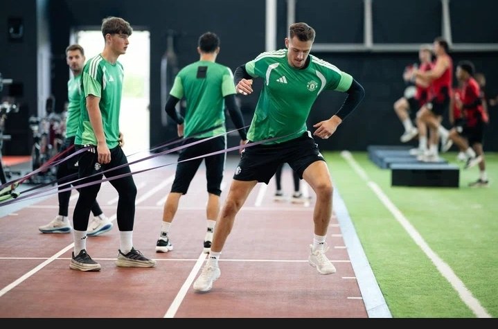 Aboy61z's tweet photo. Carrick overseeing things at Carrington as we gear up for Atleti 

The intensity is rising. Big test coming on Saturday.  

Let’s go United 🔴 #GGMU https://t.co/ddyB7BUpuO