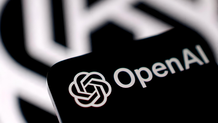 OR55102750's tweet photo. 【OpenAI的硬件野心：从一把被炒到8倍溢价的键盘开始】‍‍萨姆·奥尔特曼递来了一把13键的宏键盘。230美元的售价、12小时的售罄速度、1,850美元的二手溢价——这把巴掌大的铝合金块，藏着OpenAI从软件帝国向硬件王国跃迁的全部密码。【更多详情】https://t.co/7rK7XVLyqV https://t.co/3GXmECImhf