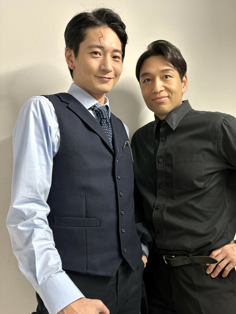 seita_saintlake's tweet photo. 本日7/31(金)昼公演 向井ハリー千穐楽✨
そしてハリー・ポッターの誕生日
上野聖太はおやすみです💤

ということで7/27にお別れしました。
寂しいよ〜と泣きついてみました😂笑
たんじょびぃ　おめでと　ハリー🎂✨

#ハリポタ舞台ラスト 
#向井理 https://t.co/SnD4gs5qjk
