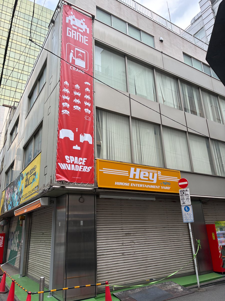Taito_Hey's tweet photo. おはようございます。
Hey2の看板が完成し取り付けられました。
オープンまでもう少しですので続報お待ちください。
＃秋葉原Hey　＃秋葉原Hey2 https://t.co/Vy6rErG9J8