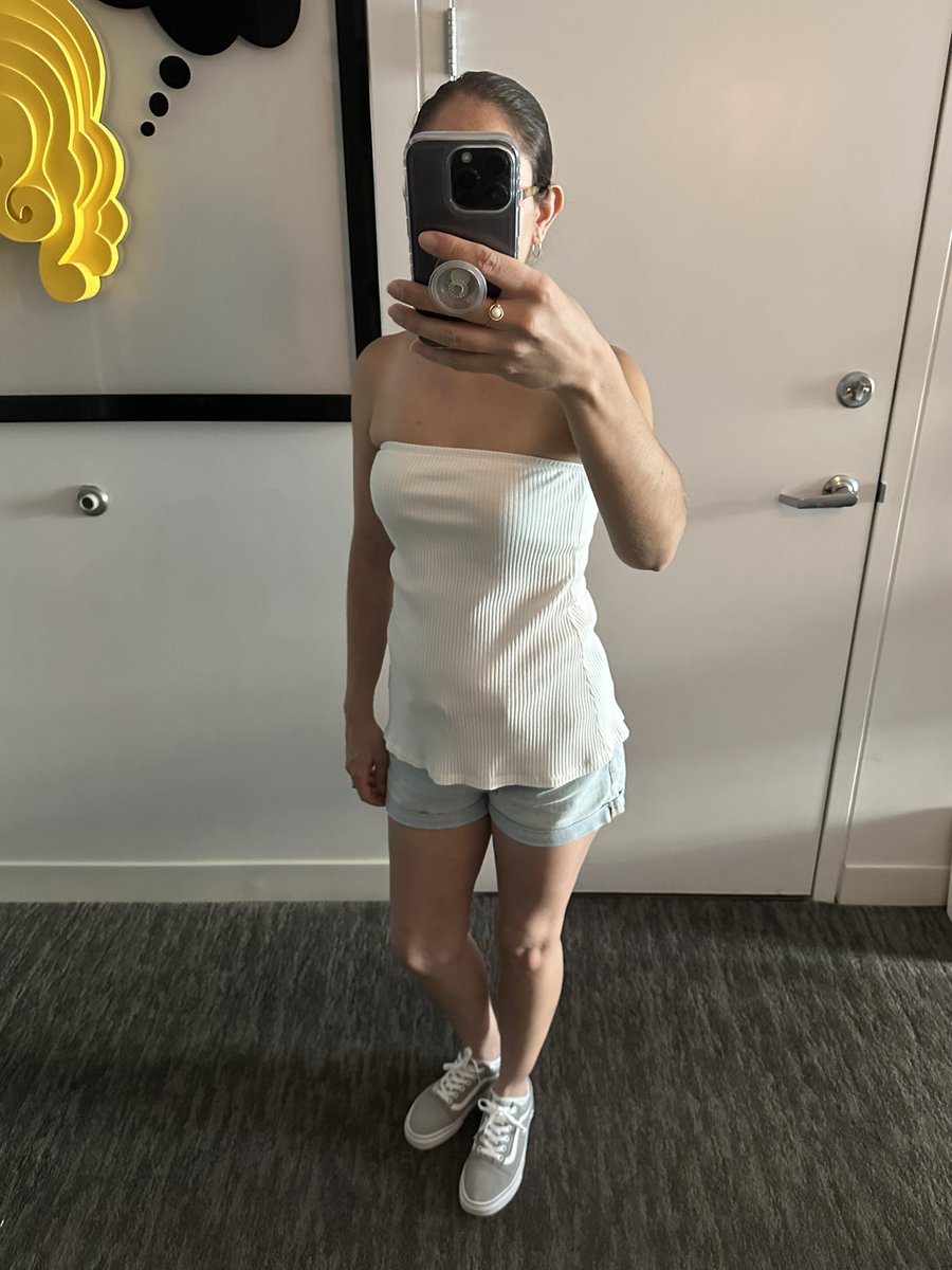 AElizabeth tweet media