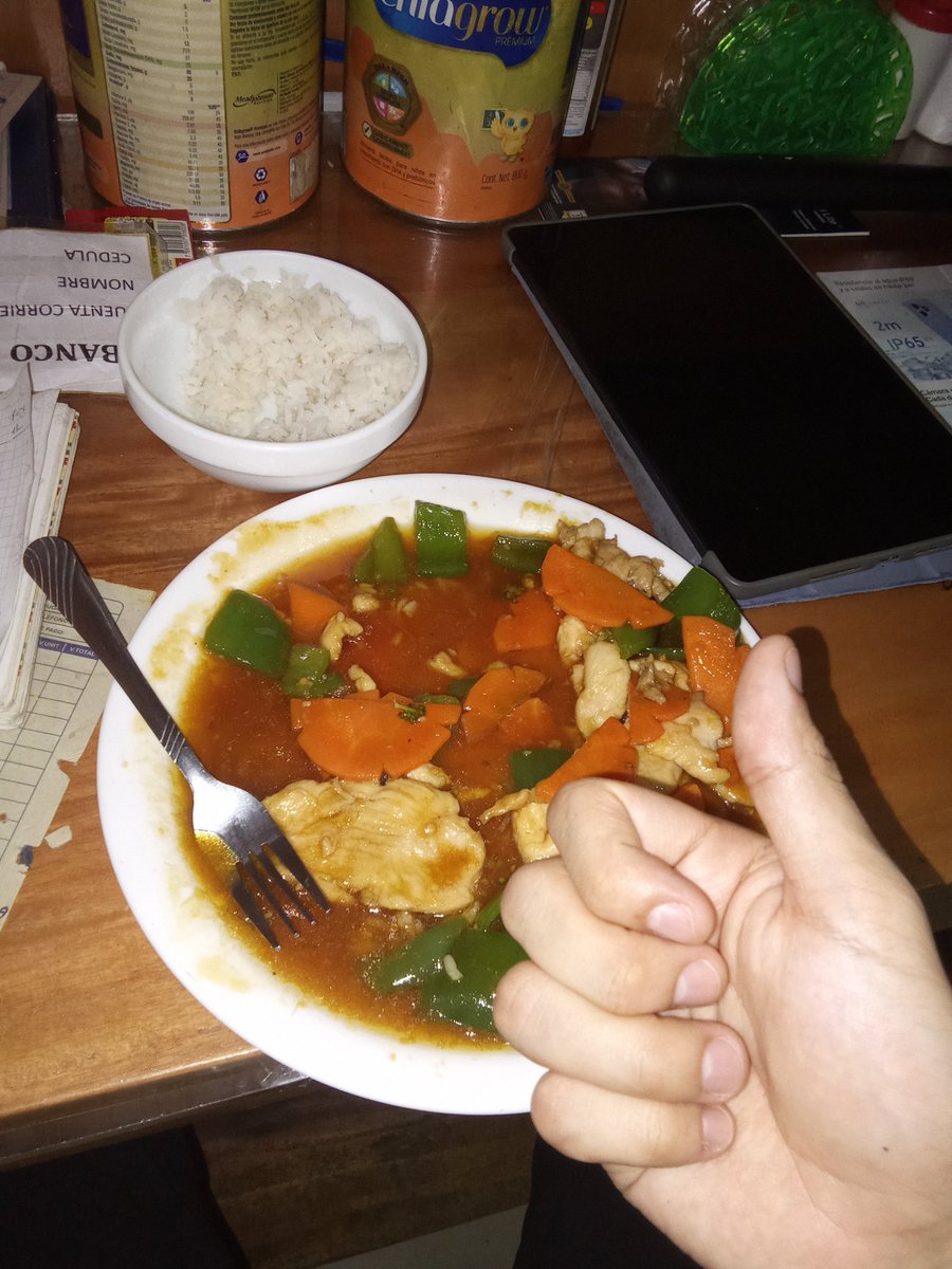 Alvarovera00's tweet photo. Lo rico de trabajar en un chifa:D https://t.co/uOk7LHisW7