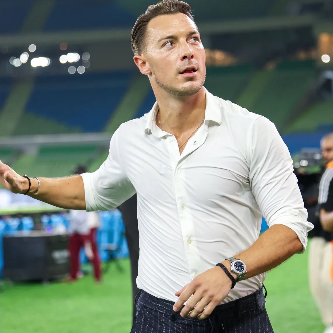 iM9HFC's tweet photo. موضوع يايسله مضحك والله تدرون ليه ؟

اولًا ماتياس فاوض اكثر من نادي بعد الموسم الاخير وكلنا شفنا الاخبار يعني الرجال مقرر الرحيل 

وايضًا النصراويه الي مسوين حزينين معهم ويقولون السبب الهلال وانه بيجيهم يايسله كبري رغم ان الي كان يفاوض يايسله هو النصر + " اتفق معه على كل شي ولو كان عندهم فلوس كان يايسله بديل خيسوس " 

يعني الهلال ماله لا ناقه ولا جمل بالموضوع بس عشان الهلال كابوس لهم جميعًا حتى الاتحادي انبطح لغريمه ضد الهلال 

المشجعين بالدوري مشجعين الهلال ومشجعين ضد الهلال محد يشجع ناديه وينشغل فيه يشجعون اي شي ضد الهلال