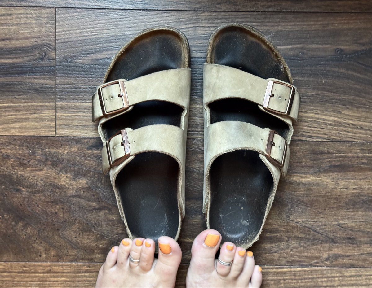 prettynastytoes's tweet photo. My birks are drenched in sweat 💦 https://t.co/IJyH6h3bab
