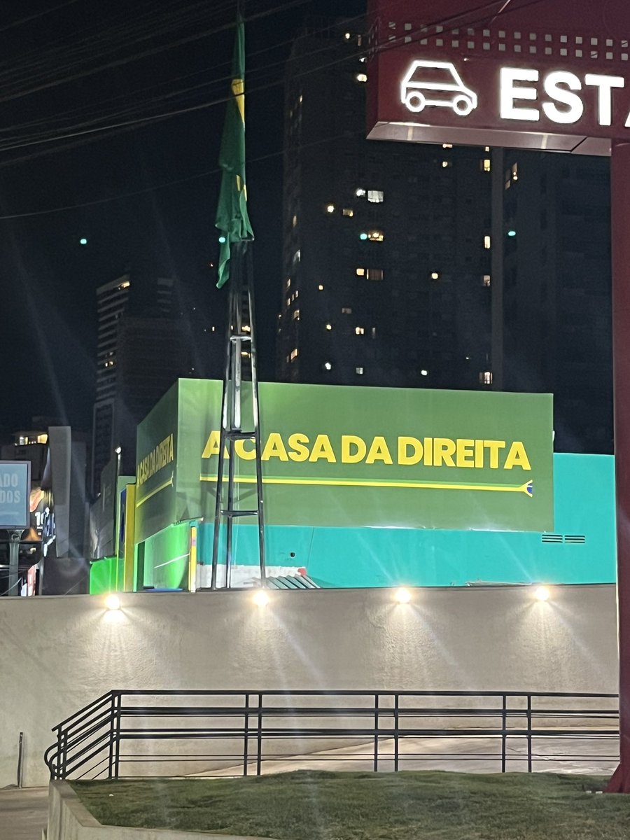 luccasbrobrio's tweet photo. gente abriu uma Dia TV em goiânia https://t.co/aq2EUmboc3