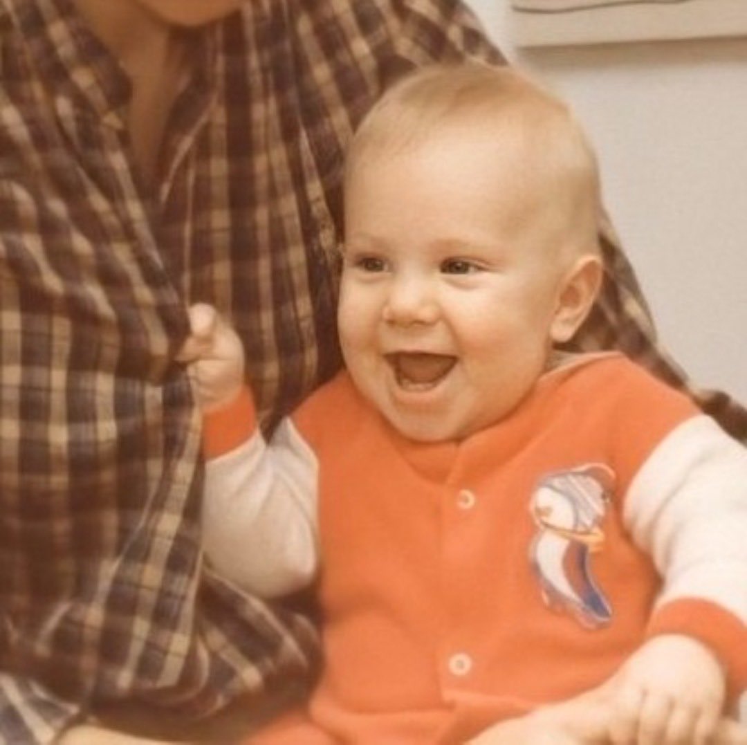 sxgardipped's tweet photo. A picture of my dad when he was younger https://t.co/sN4zYHq2zO