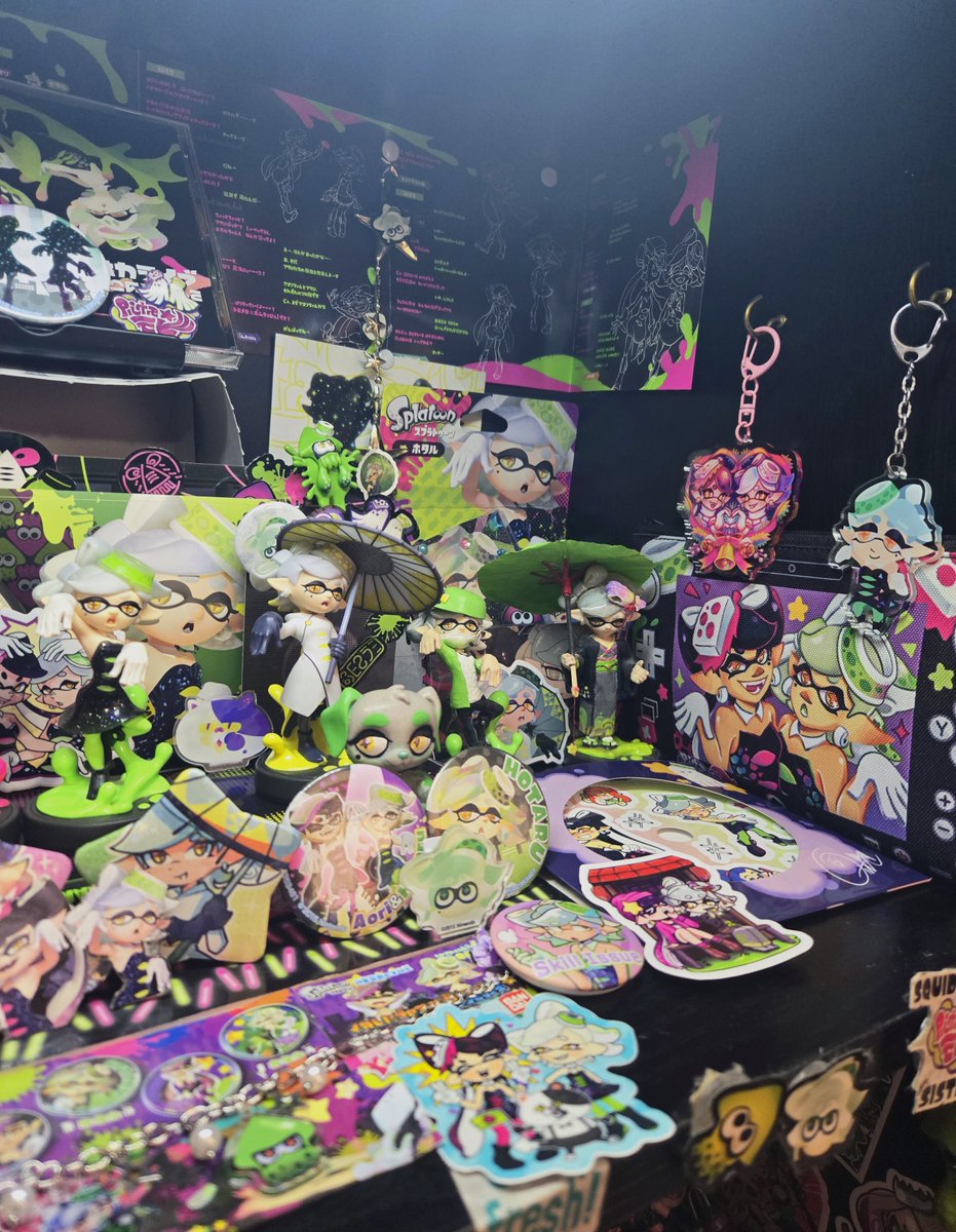 theduckthatdraw's tweet photo. I reorganized my shrine!^_^ https://t.co/2qDRnwy4Go