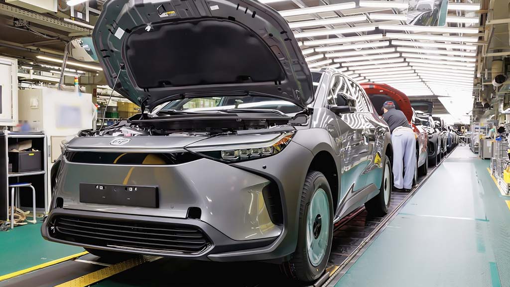 carguideph's tweet photo. Electric Vehicle Incentive Strategy signed. Can this bring EV prices down to match traditional ICE vehicles? #ElectricVehicle #EVIS #PHLAutoIndustry #CarGuidePH
https://t.co/JX8co4AaEY https://t.co/V5RFXnK5kP