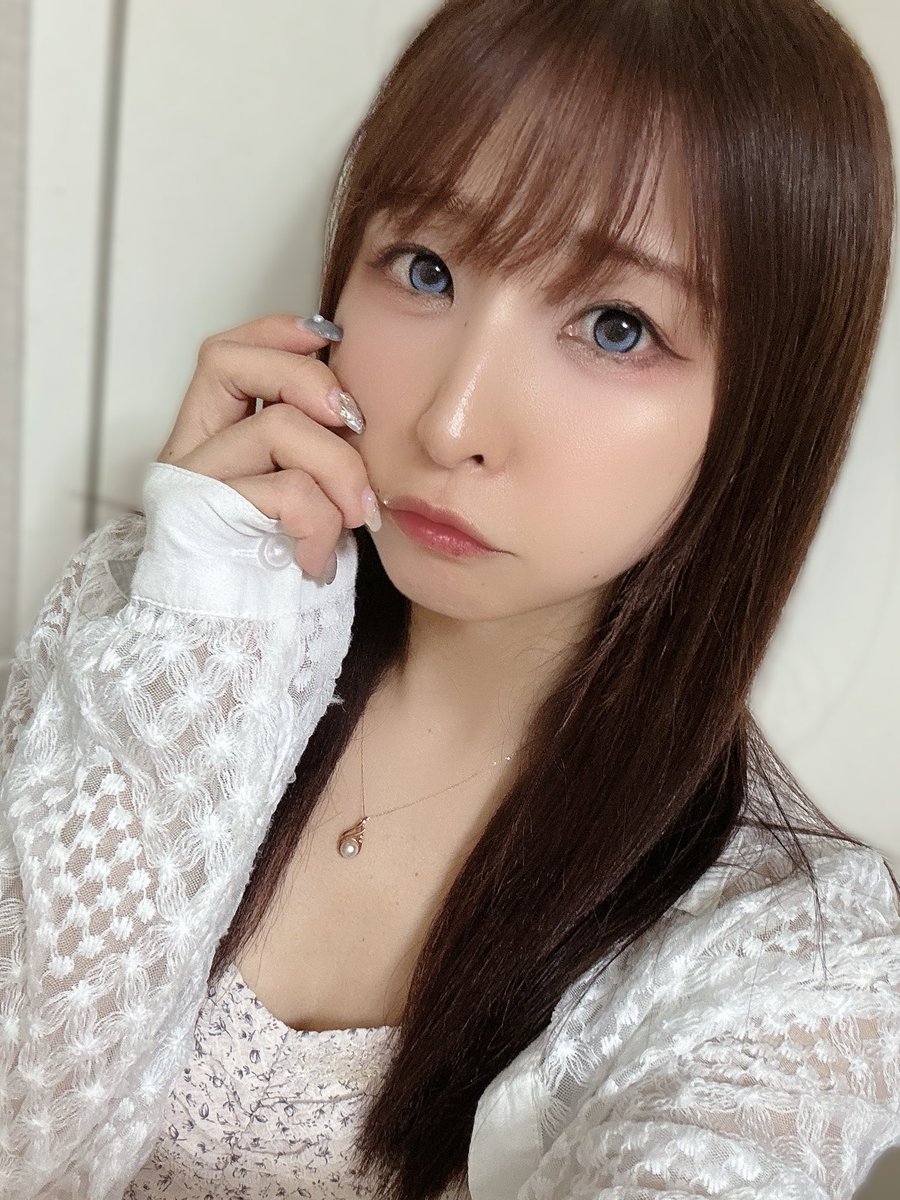 ANRIx0505's tweet photo. 起きた？ https://t.co/T9DSROv2C9