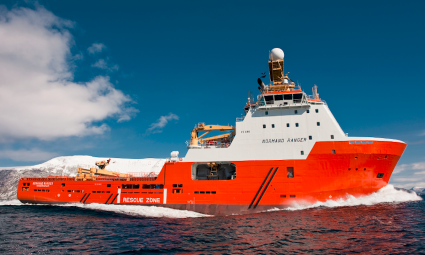 Blobifie's tweet photo. 144 hours after splashdown (6 days) and ship 40 has drifted over 170km from its splashdown site. 

It looks like 2 recovery ships, NORMAND RANGER and SKIMMER TIDE, are heading towards Go Australis and S40.

Normand ranger carries the needed hardware to be able to tow starship and will likely be the ship to tow it back to port

Ranger is set to arrive in about a day and Skimmer will arrive half a day later