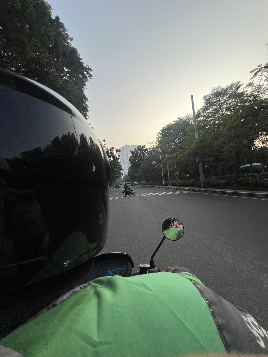 nastar44's tweet photo. Gpp boncos yg penting waras lah pulang pergi kantor😭🙏 https://t.co/sMdTvTce3B