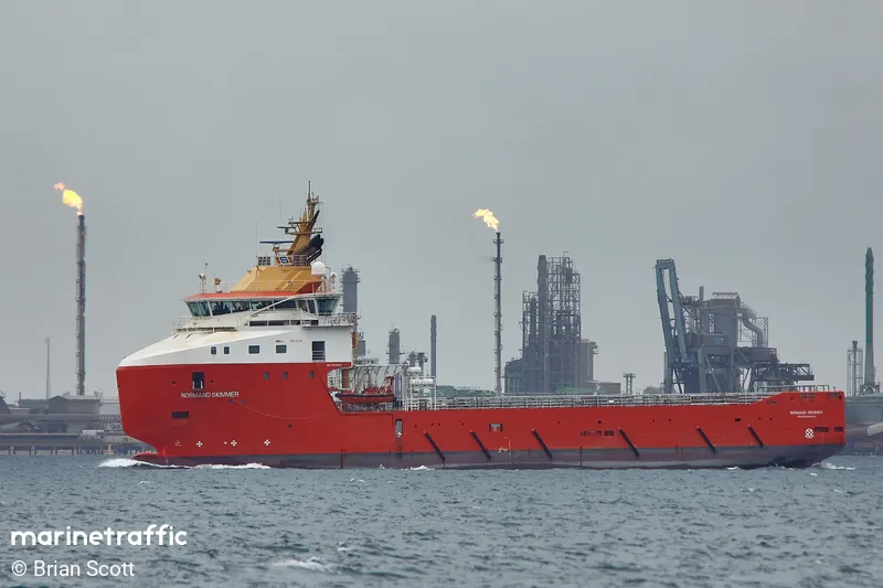 Blobifie's tweet photo. 144 hours after splashdown (6 days) and ship 40 has drifted over 170km from its splashdown site. 

It looks like 2 recovery ships, NORMAND RANGER and SKIMMER TIDE, are heading towards Go Australis and S40.

Normand ranger carries the needed hardware to be able to tow starship and will likely be the ship to tow it back to port

Ranger is set to arrive in about a day and Skimmer will arrive half a day later