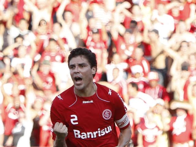BorgesDoug35414's tweet photo. @Gremio Até hoje, esse era o único Bolívar que era pai do Grêmio. https://t.co/CLyRaOWLzN