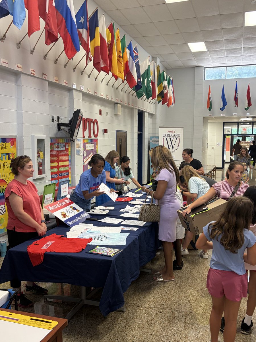 MarcquezHaley's tweet photo. We had an aWESome turnout today for Open House! Special thanks to all of the teachers, staff, and @FOWPTO parents for making the event a huge success! We are ready for Day 1! @FultonZone6 @WESWildcatsFCS @FultonCoSchools https://t.co/p71fek0Ji0
