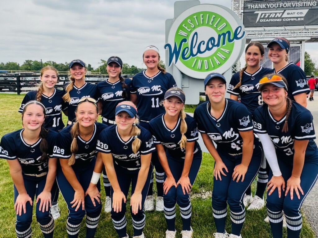 viola_knosby_29's tweet photo. Summer wrap! Florida, Kansas City, Tennessee, South Carolina, Indiana. 

We didn’t finish like we wanted to in Indiana- but there is so much to be grateful for from this season! 
Thank you to my coaches, parents, and trainers for putting their time and effort into me. And my @teamnctaylor teammates for being the biggest cheerleaders and funniest people around! 💙

Summer Stats 
90 AB
.456 AVG, .479 OBP
41 Hits (28-1B, 5-2B, 3-3B, 5-💣)
23 RBI
34 Runs 

I can’t wait for Fall - Time to put some work in!
@TeamNCSoftball