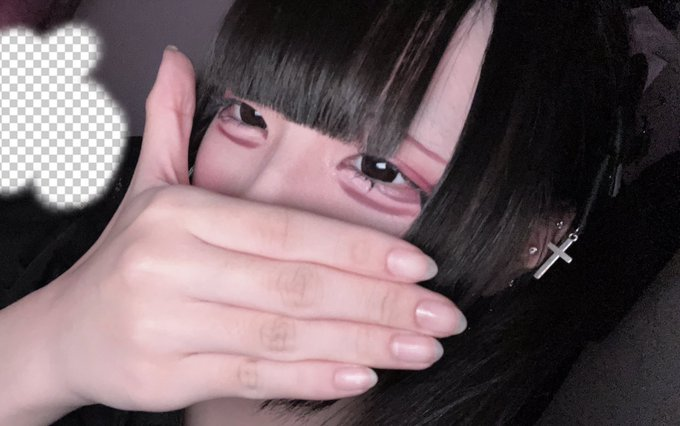 なな tweet media