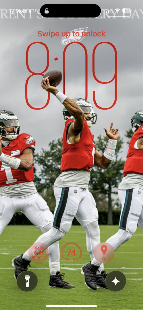 chinoxcvi's tweet photo. @Eagles Last lock screen since the Patullo era. Time for an update https://t.co/vhlOcLSA6L