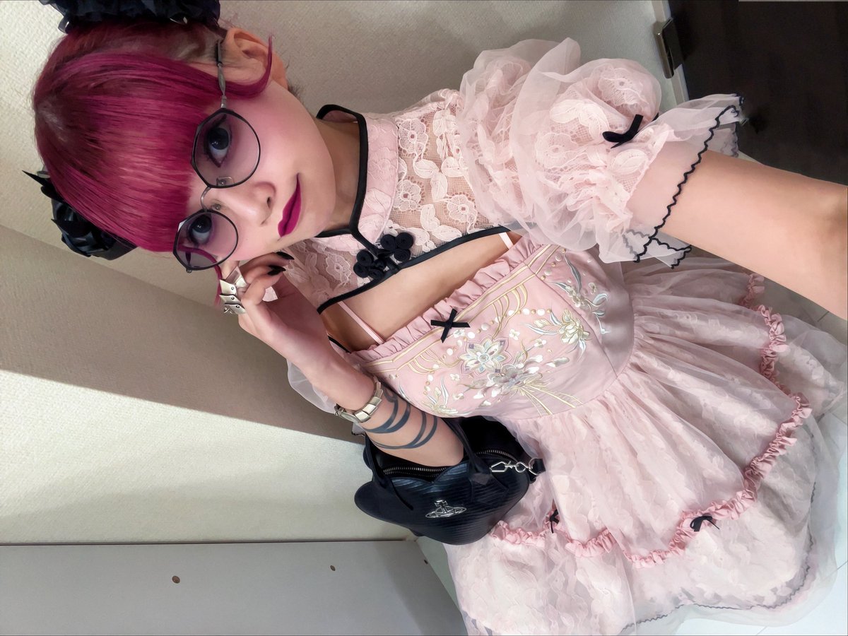 hukunoakaunto's tweet photo. 華ロリで桃パフェ🍑🐼 https://t.co/HXkEuBPQzS