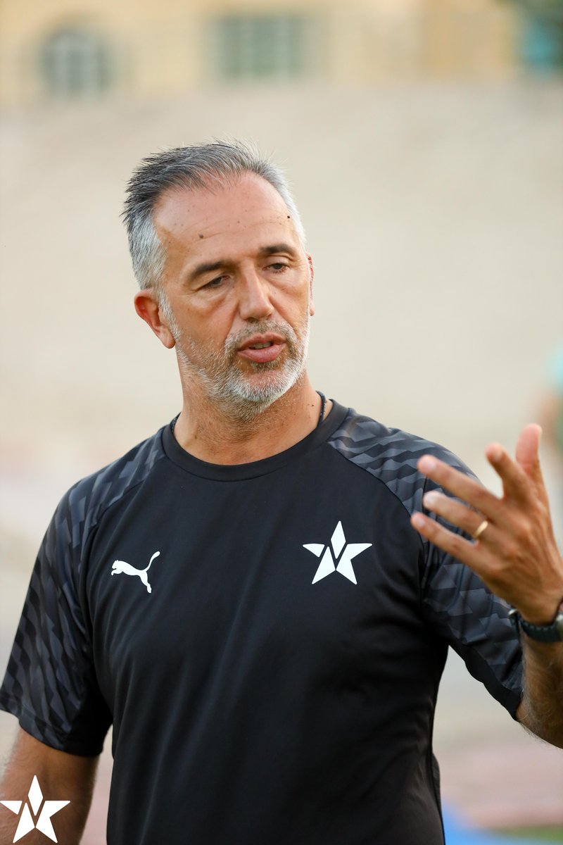 alnajmahfc's tweet photo. حضورٌ يعكس الاهتمام… ودعمٌ يتجدد. 💚

نائب رئيس مجلس إدارة نادي النجمة الاستاذ بدر الحقباني يتابع تدريبات الفريق الأول، في إطار الوقوف على سير التحضيرات، ودعم الفريق قبل انطلاق الموسم الجديد.

#نجمة_عنيزة 
#نادي_النجمة_الانتماء_المفضل https://t.co/Ta0KuW9ZCh
